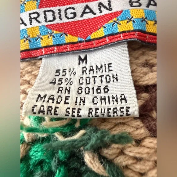 Cardigan Bay Vintage Hand Knitted Animal Themed Buttoned Down Sweater - Size M. - Picture 10 of 11